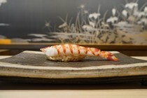 龙月 SUSHI_可以选择生吃或煮着吃的「日本对虾」