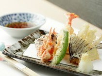 寿司割烹喜成_尽情享用新鲜的海鲜、当季蔬菜。精心油炸出食材味道的“天妇罗拼盘”