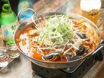 韩国chicken DAOL_散发着海鲜清汤香气的“杂烩锅”