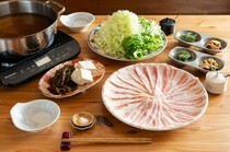 北谷DINING CHAABOO～_五花肉涮涮锅套餐