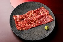 烤肉  MOCHIO_软嫩多汁的稀有部位“牛臀盖”(顶级红肉)折四折提供品尝