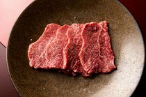 烤肉  MOCHIO_随着咀嚼而散發出紅肉的美味與香氣的「牛臀肉」（顶级红肉）