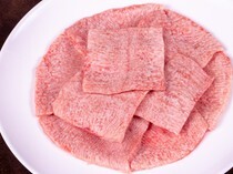 鹰匠 烤肉 感无量_散发着“生肉”特有的美味的“生牛舌”