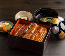 Unagi no Nakao_外皮酥脆，肉质肥美。 无论是味道或口感都将鳗鱼的魅力展现得淋漓尽致“鳗鱼盒饭   极”