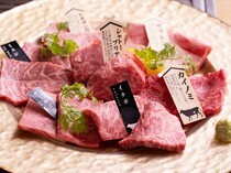 伯匠 USHIBIYORI_如果犹豫的话就选择这道菜！可以逐一品尝每块肉的不同风味的“USHIBIYORI推荐的7种熟成和牛拼盘”