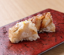 银座　鮨　INADA_喜欢哪个口味？可以对比口味的“手握海鳗寿司～盐和酱汁～”