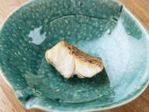 OSHUSHIAWASE  鮨HORI川_不惜精力，凸显出其美味的“赤鯥 一夜干”