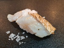 不旋转的寿司  北陆GAPPA_雪盐凸显出油脂芳香“盐烤赤鯥(1个)”