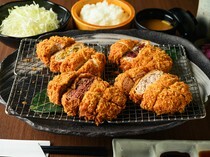 KIMUKATSU惠比寿店_可以选择喜欢的口味的炸猪排“KIMIKATSU拼盘套餐”