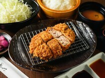 KIMUKATSU惠比寿店_新鲜炸制的猪排搭配新鲜蒸熟的米饭的套餐“KIMIKATSU套餐”