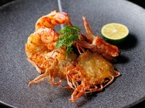 铁板烧“MINAMI”_能够直接品尝到明虾的甜味和具有弹性口感的“煸炒活明虾”