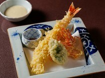 日本料理“花历”_品尝搭配讲究的盐和味噌“天然虾天妇罗”
