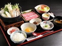 Aji No Yohei_使用讲究的汤底，让您尽情享用肉类和蔬菜的"飞弹牛寿係烧套餐"