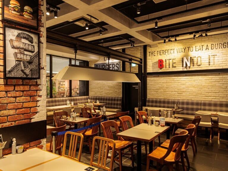 J.S.BURGERS CAFE  LaLaport  EXPOCITY店_店内景观