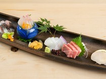 日本料理OOTSU_尽情享受每天从市场采购的时令海鲜“生鱼片” 图片仅供参考