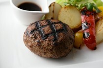 RRR 神户牛肉&葡萄酒 大手町_推荐午餐“100%日本国产牛 汉堡肉牛排”