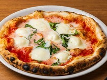 Italiana Tavola D'oro 银座三越店_重视食材平衡的披萨“使用北海道白糠酪惠舍莫扎里拉奶酪制作的玛格丽塔”