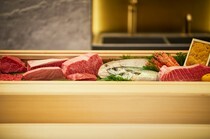 牛肉寿司 KINTAN_＜吧台座位＞从日本各地搜罗的时令食材「厨师推荐套餐」