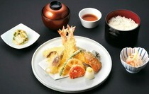 UNAGI NO 徳永 北部_可以享受季节美味的“虾与季节蔬菜天妇罗套餐”