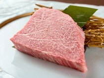 黑舌烤肉 青木_品味和牛独特的丰富风味和柔软口感“黑毛和牛 夏多布里昂”