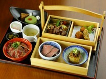 AKA牛Dining yoka-yoka铁板烧&烧烤_广受欢迎的午餐菜单。以各种料理的方式享受褐牛美味的奢侈菜品“褐牛御膳”