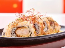 Osakana Tiger_这是餐厅招牌菜之一。完全原创的加州卷「Osakana Tiger Roll」