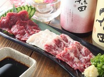 心斋桥寿司居酒屋oyaji最后的握寿司_高品质的肉质，新鲜美味的“樱花马刺身”
