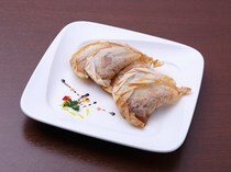 中餐厅Haimare立川BSAE_引人瞩目的推荐菜品“纸包鸡”