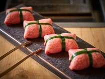 烧肉RIKIO_包裹着葱酱的美味一口“捆绑牛舌”