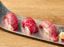 神户牛DAIA 日本桥室町店_食材新鲜无比，精心手工捏制的“神户牛排寿司”