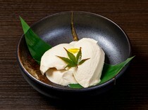 神户温泉 创作餐厅苍 -sou-_注重风味和口感的“手工滑豆腐”。