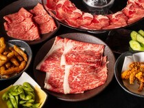 牛舌涮涮锅和握肉寿司源’s_使用 A5级别黑毛和牛的 "牛舌·猪肉涮涮锅·A5 级别黑毛和牛涮涮锅·精品料理（吃到饱）"。