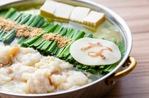 Motsunabe Nagamasa　筑紫口店_精选国产和牛小肠，经过精心去除腥味，充分释放其美味的奢华佳肴“内脏锅”