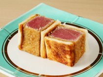 奥 寿司与炸串_美味可口，倍感欢愉！展现金枪鱼鱼腹全新魅力的“炸金枪鱼1分熟肉排三明治”