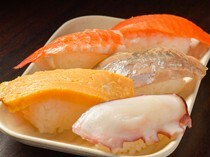 Kanizanmai 名古屋荣店_享受当季的“今日寿司五品拼盘”