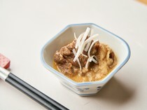 北野天满宮　肉和庭　MATUO_使用京都白味噌的炖和牛筋。绝对会让人上瘾的一道菜“炖和牛筋”