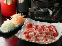Satsumaya Tonton 原宿_让人百吃不厌的招牌火锅“黑猪与蔬菜的油涮锅”