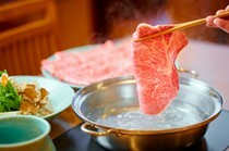 涮禅 涩谷店_同时品尝神户牛与近江牛美味的“神户牛肋眼排 三种自助餐与涮禅的精心款待”