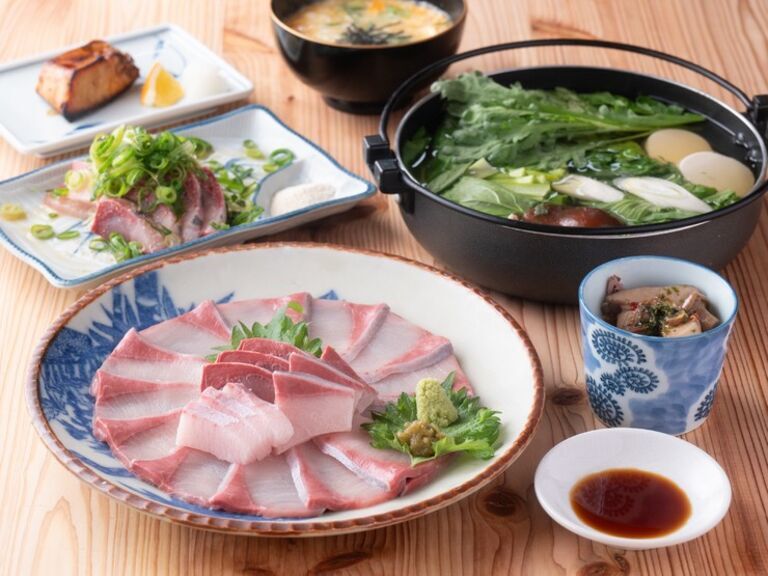 鰤鱼涮涮锅与日本酒 喜喜 鸟饲店_菜肴